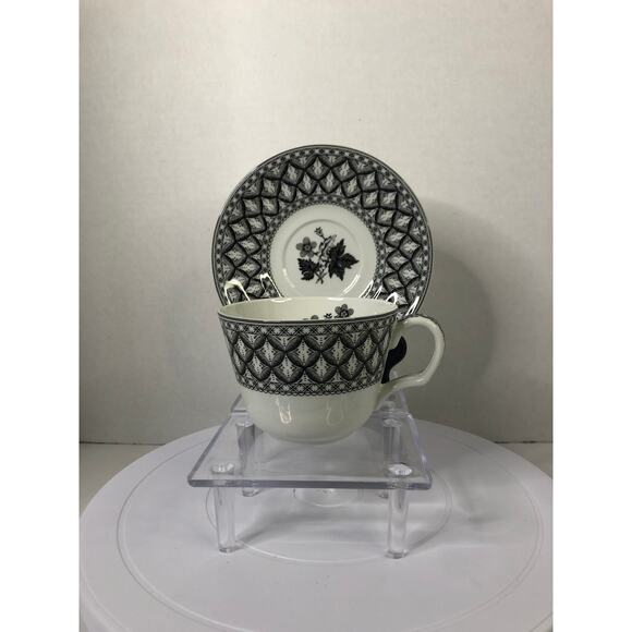 The Spode Blue Room Collection Geranium Teacup and Saucer - Picture 2 of 11